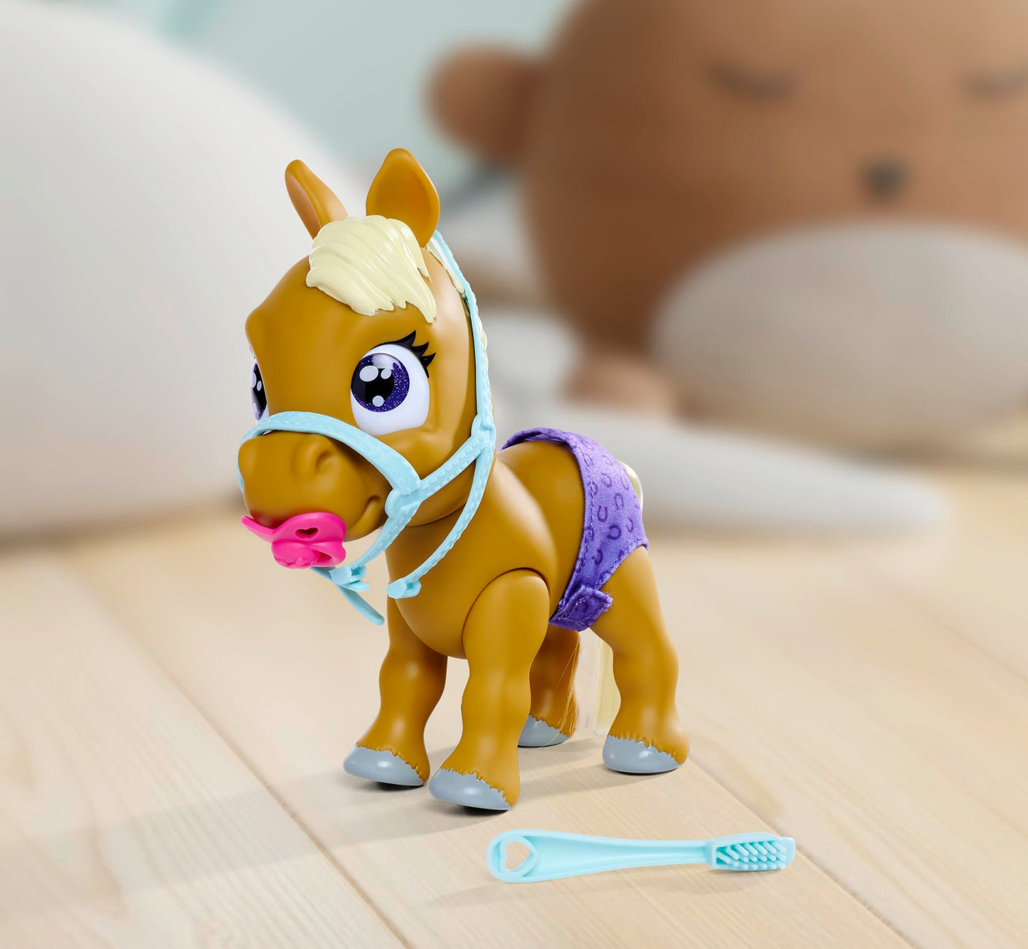 Simba 105950009 Set de joacă Pony Pamper Petz 24 cm cu funcție de băut și udare, mânz cu coadă pieptănabilă, schimbare culoare, animal de companie cu scutec, 11 surprize, pentru fete și băieți de la 3 ani