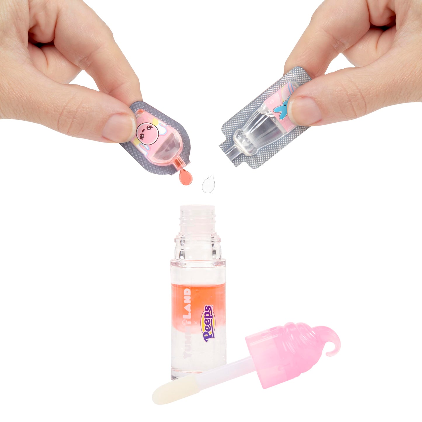 Yummiland x Peeps - Păpușa Maddie Mallows cu set de lip gloss - Include 1 păpușă cu modă de personalizat și lip gloss cu culoare unică, parfum și bază clară, pentru copii de la 4 ani.