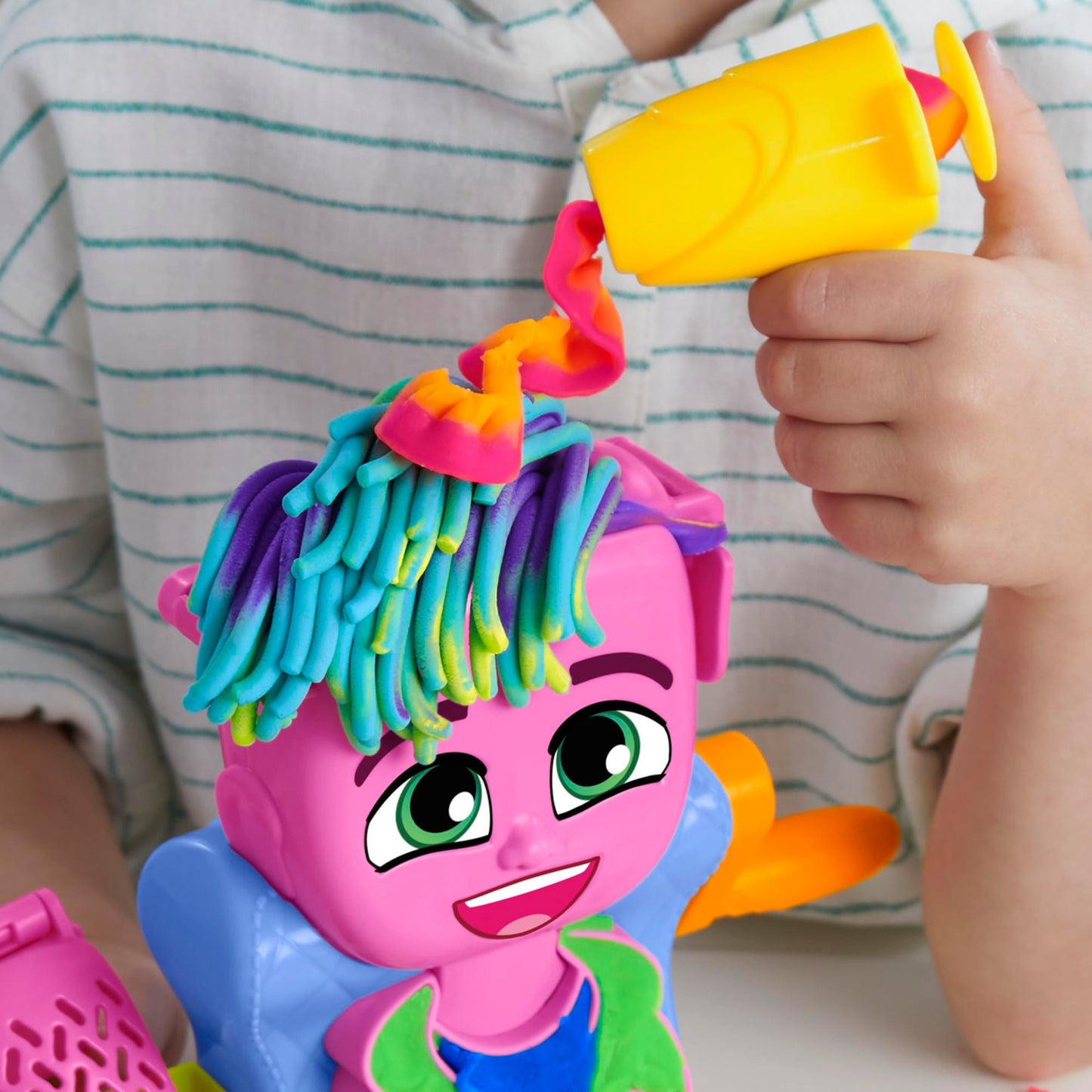Set de Joacă Play-Doh Frizerie cu 6 Cutii, Jucărie de Rol pentru Fete și Băieți de la 3 Ani