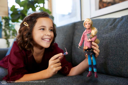 Mattel Harry Potter Luna Lovegood Păpușă de colecție 25 cm cu jachetă tweed, fustă și colanți, inclusiv Quibbler și Spectrespecs, cadou de la 6 ani