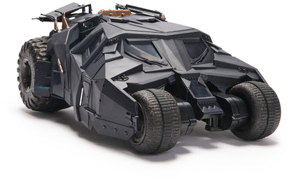 DC Comics - Batman Tumbler RC, vehicul radio controlat în designul trilogiei The Dark Knight, scală 1:15, pentru fani mari și mici de la 4 ani.