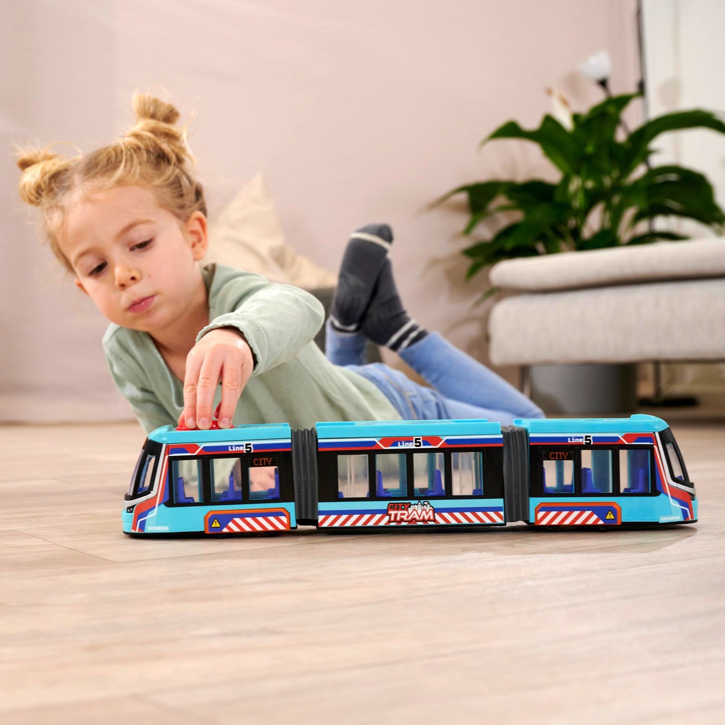 Dickie Toys City Tram Tramvai Jucărie 41,5 cm cu roți libere, direcție și uși care se deschid de la 3 ani
