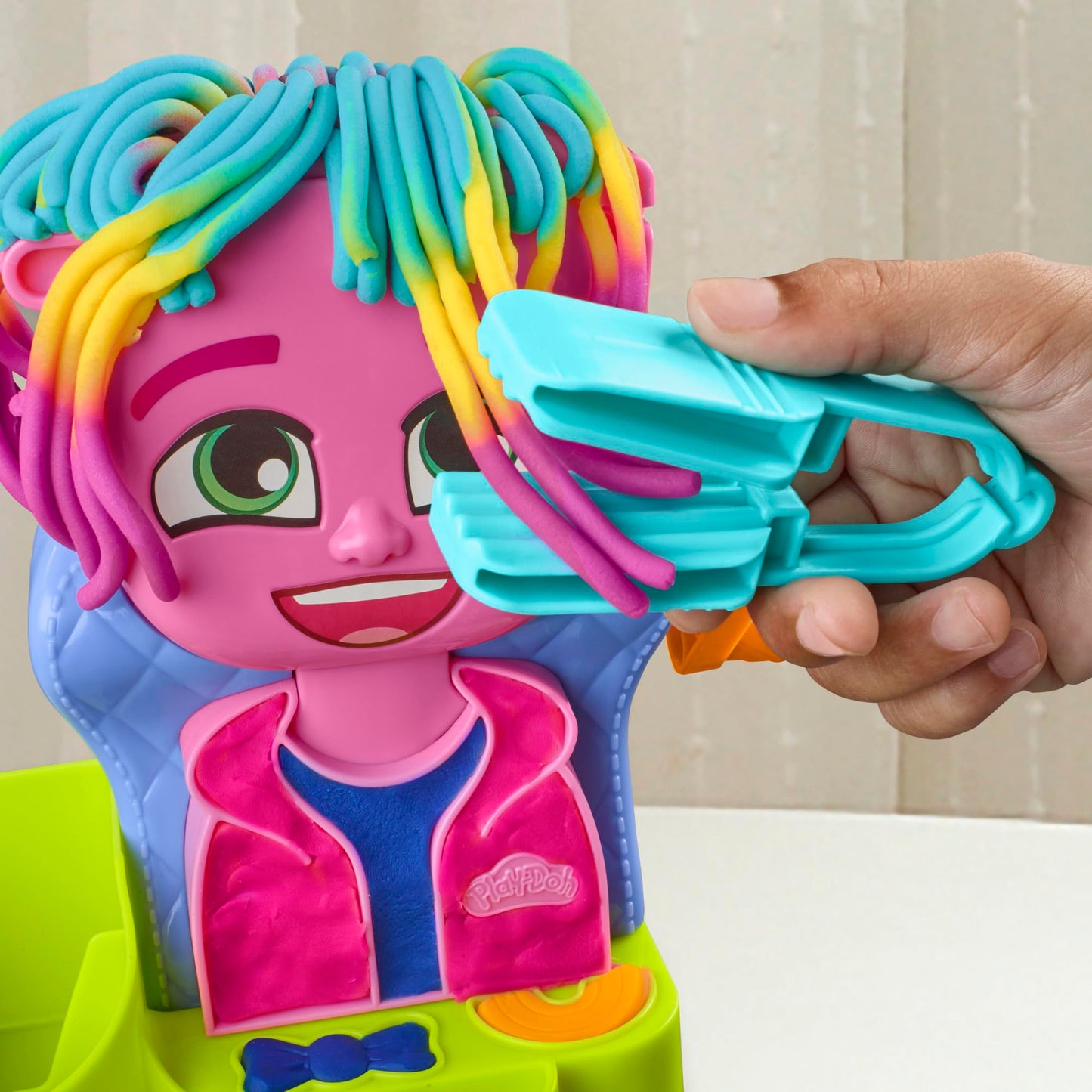 Set de Joacă Play-Doh Frizerie cu 6 Cutii, Jucărie de Rol pentru Fete și Băieți de la 3 Ani