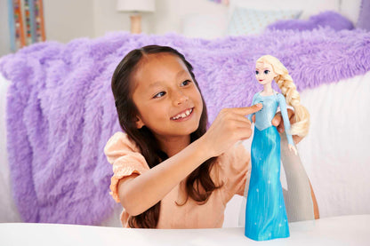 Jucărie Mattel Disney Frozen - Păpușa Elsa cântătoare, îmbrăcată în stilul caracteristic, cântă „Lass jetzt los” din filmul Disney „Frozen”, cadou pentru copii, versiunea germană HMG32