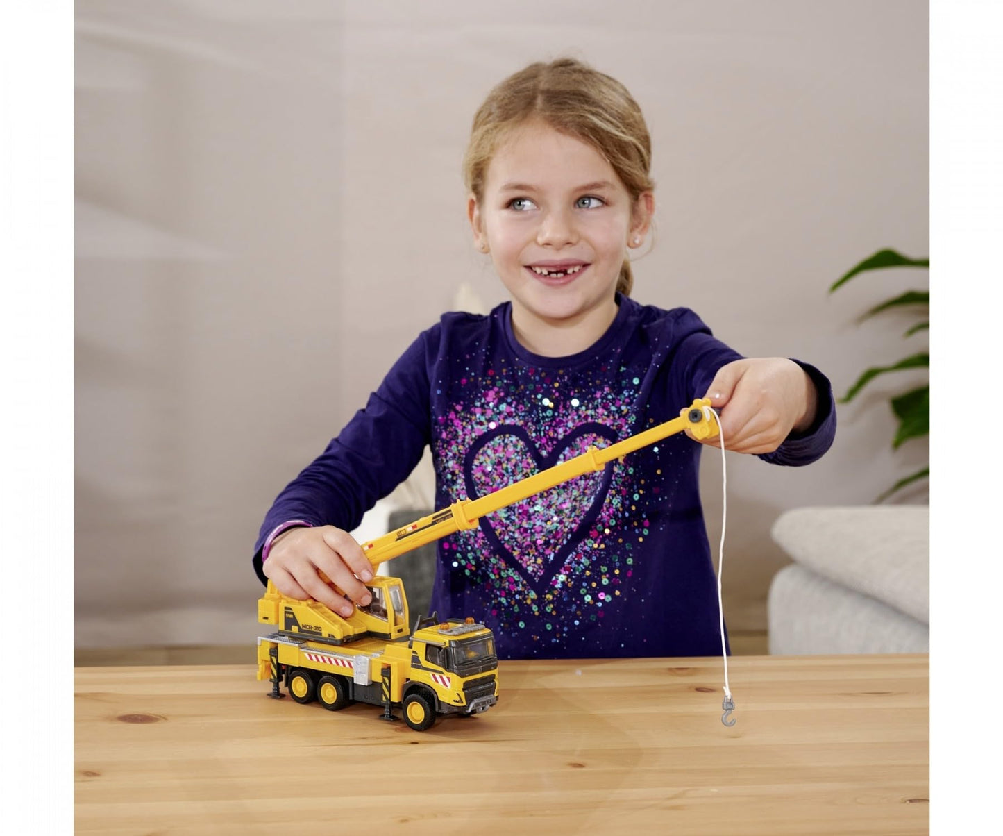 Majorette Camion cu macara Volvo, lumini si sunete, 3+ ani