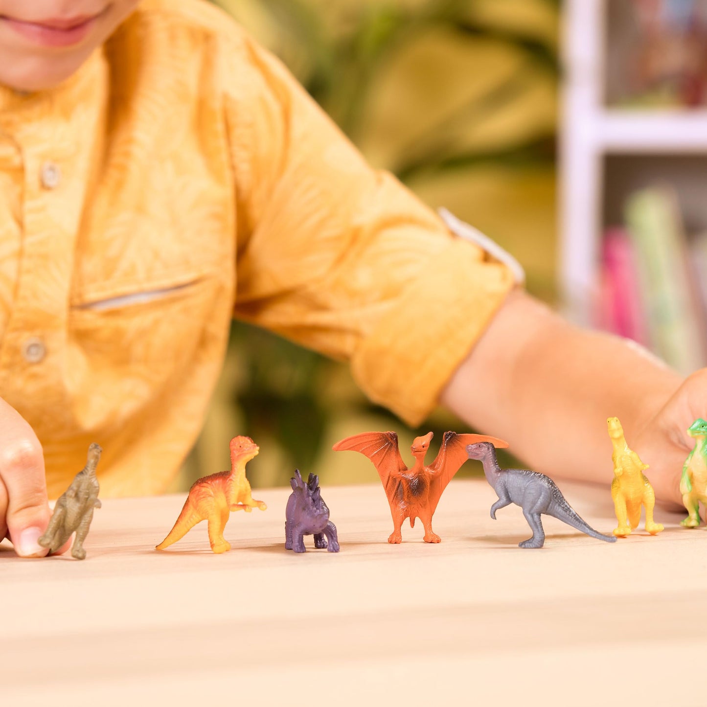 Terra by Battat – Set de 60 Piese dinozauri – 12 miniaturi realiste – tiranosaur, brontosaur, triceratops și altele – 3 ani +