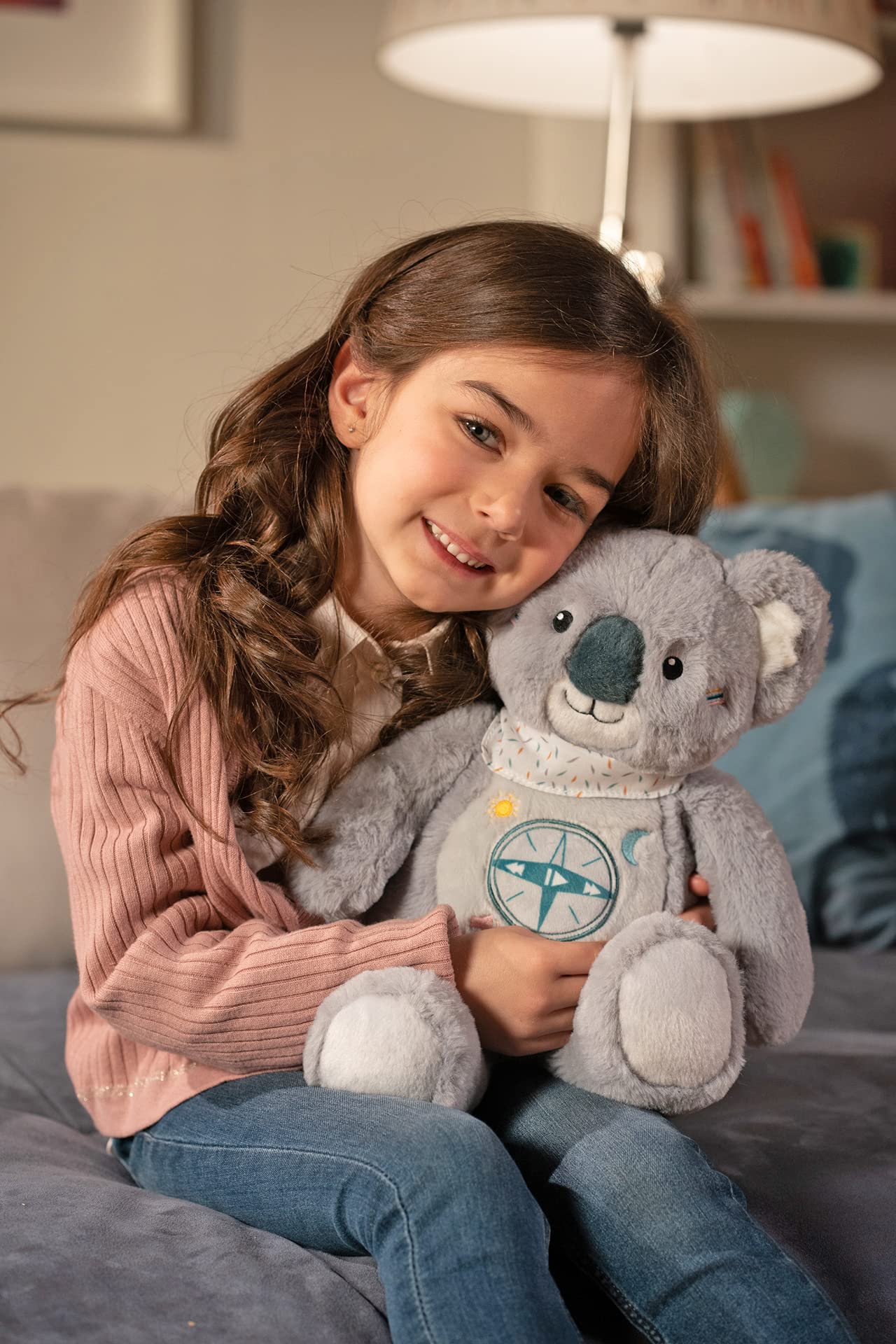 Jucării Gipsy – KWALY – Koala Povestitor Interactiv – Pluș Vorbitor – Versiune Franceză – 2 Ore de Povești Minunate pentru Copii de 2 până la 8 Ani, Gri