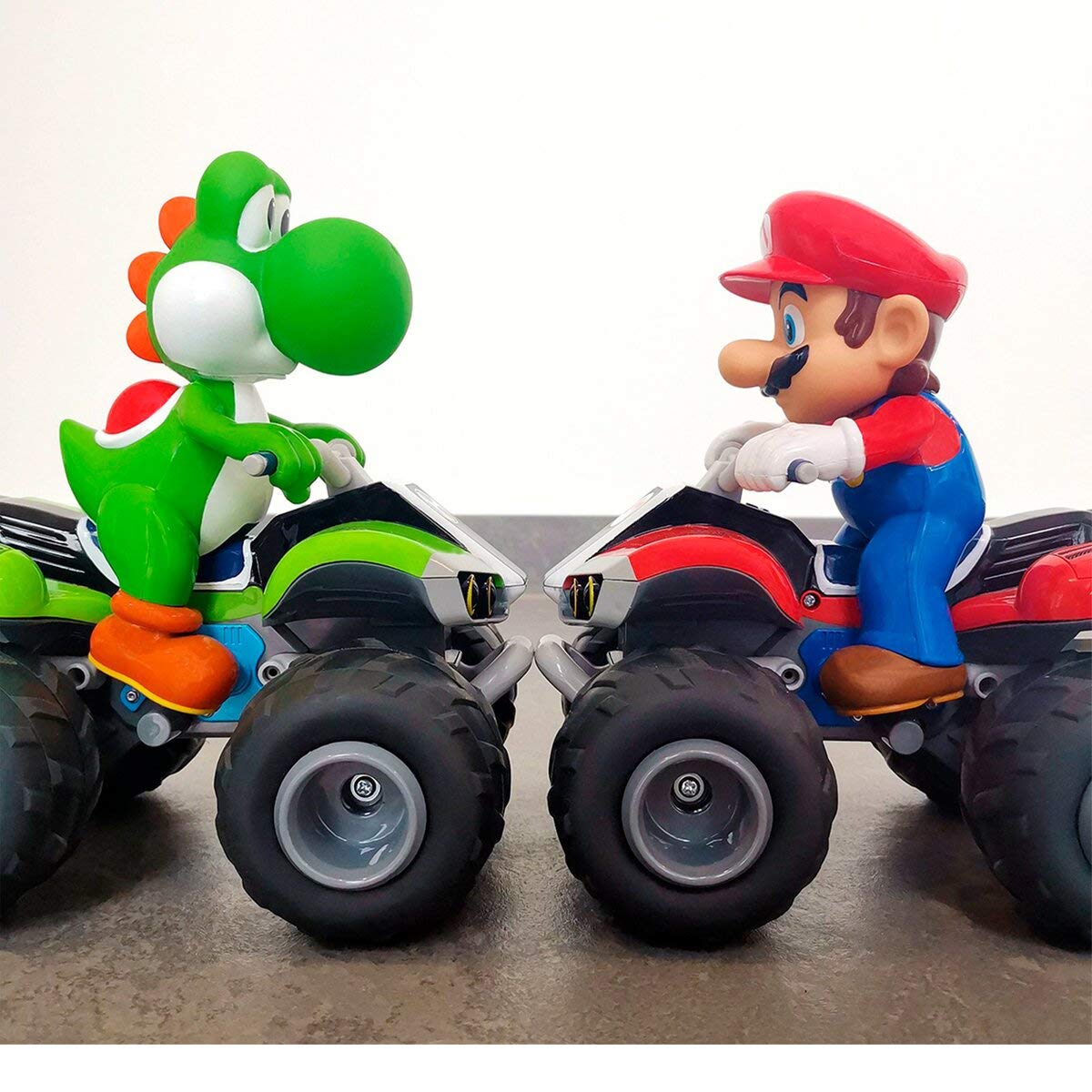 Carrera 370200996X Quad cu telecomandă Mario Kart pentru copii și adulți cu licență originală și experiență de condus precisă și captivantă