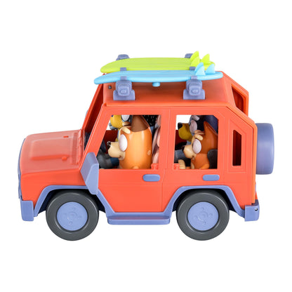 BlueY Heeler - Mașină de familie cu tracțiune integrală și set de 4 figurine, figurine de 6-8 cm, 2 plăci de surf și autocolante ca accesorii, exclusiv pe Amazon.