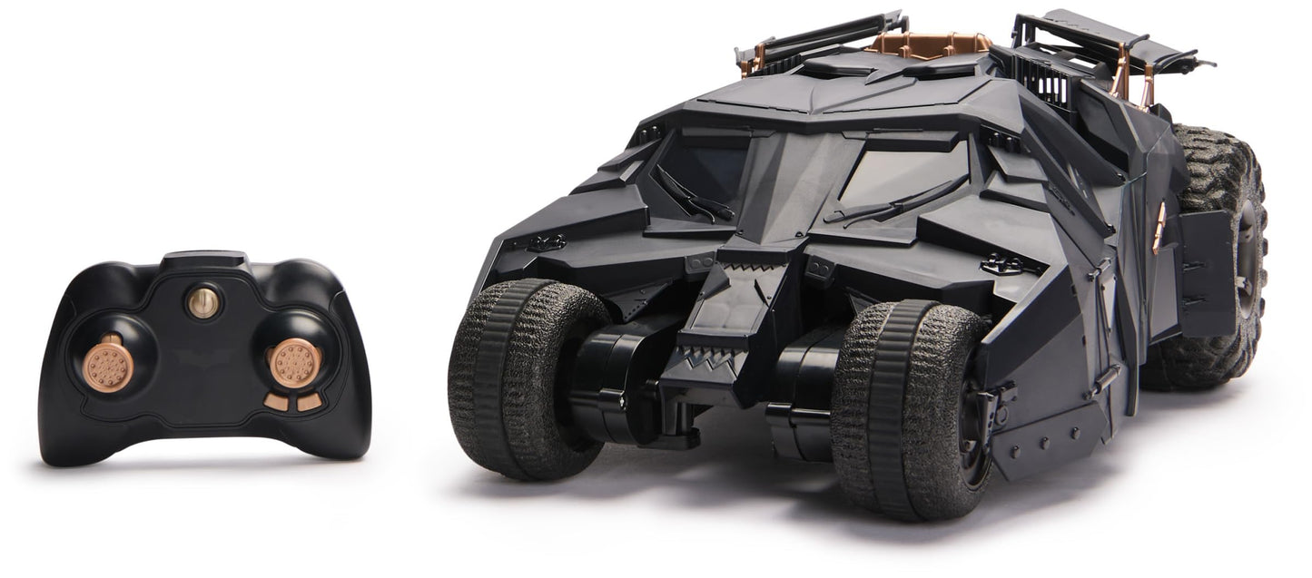 DC Comics - Batman Tumbler RC, vehicul radio controlat în designul trilogiei The Dark Knight, scală 1:15, pentru fani mari și mici de la 4 ani.
