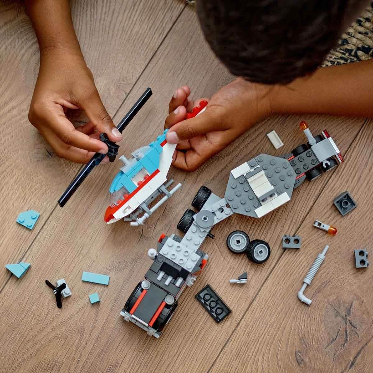 LEGO Creator 3in1: Set de vehicule cu camion, elicopter, avion și cisternă - Cadou pentru băieți și fete de 7 ani 31146
