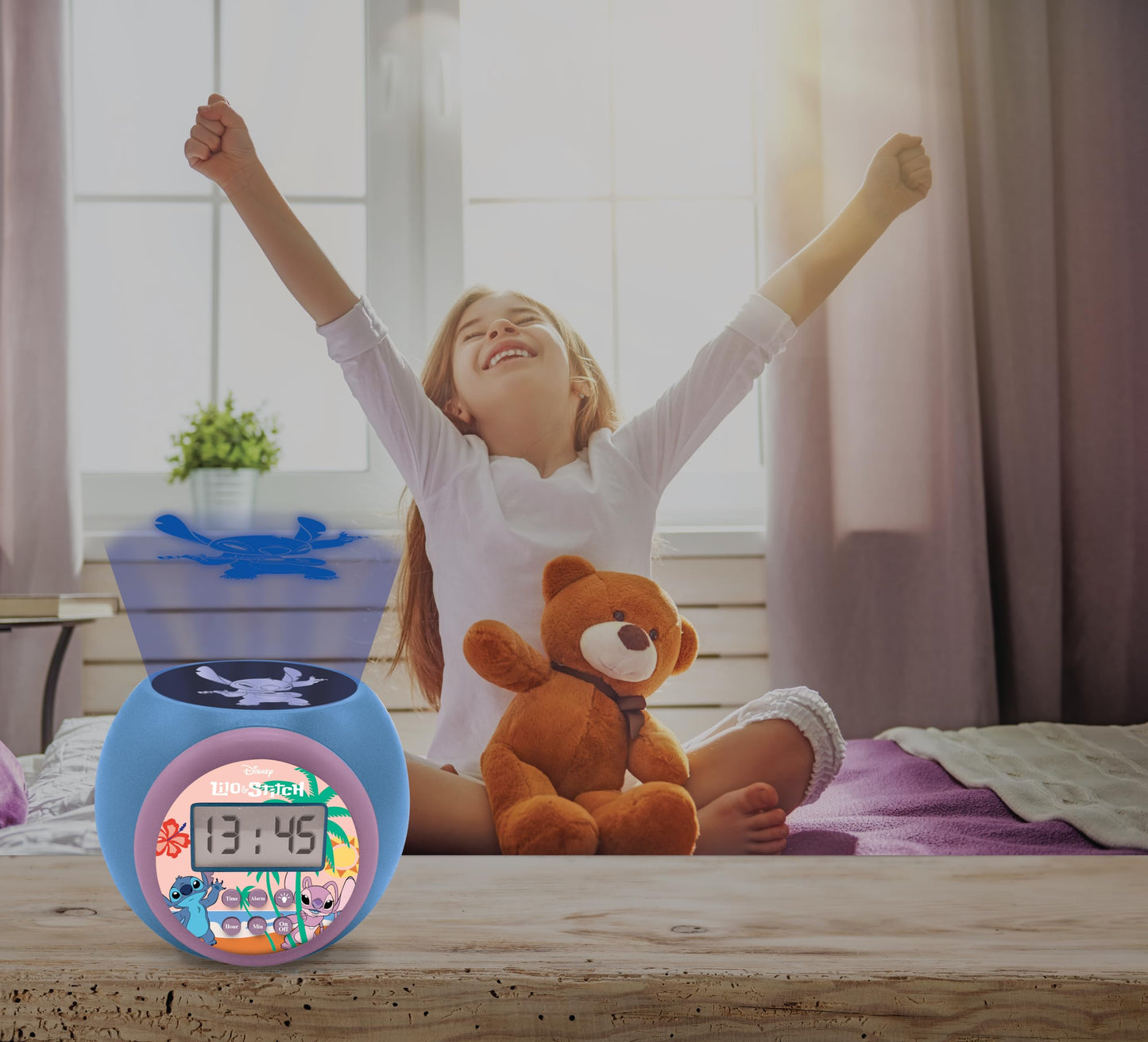 Ceas de proiecție Lexibook Disney Stitch cu funcție de alarmă și snooze, lumini de noapte cu timer, ecran LCD, funcționează pe baterii, albastru, RL977D