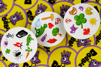 Asmodee Dobble Joc de observație, 2-8 jucători, 6+ ani (IT)