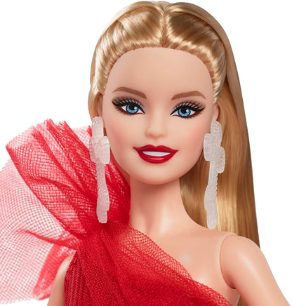 Păpușa Barbie Signature, Păpușa de Sărbători 2024 cu Păr Blond, Îmbrăcată în Rochie cu Fustă Caro, Cadou Sezonier pentru Colecționari în Ambalaj Expunabil, HRM65, [Multicolor]
