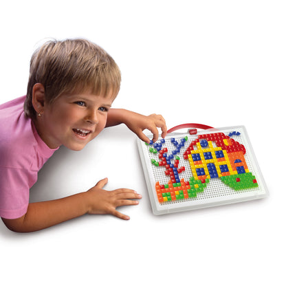 Quercetti FantaColor Portable Set de construcție mozaic Montessori cu 300 pini pentru copii de la 4 ani