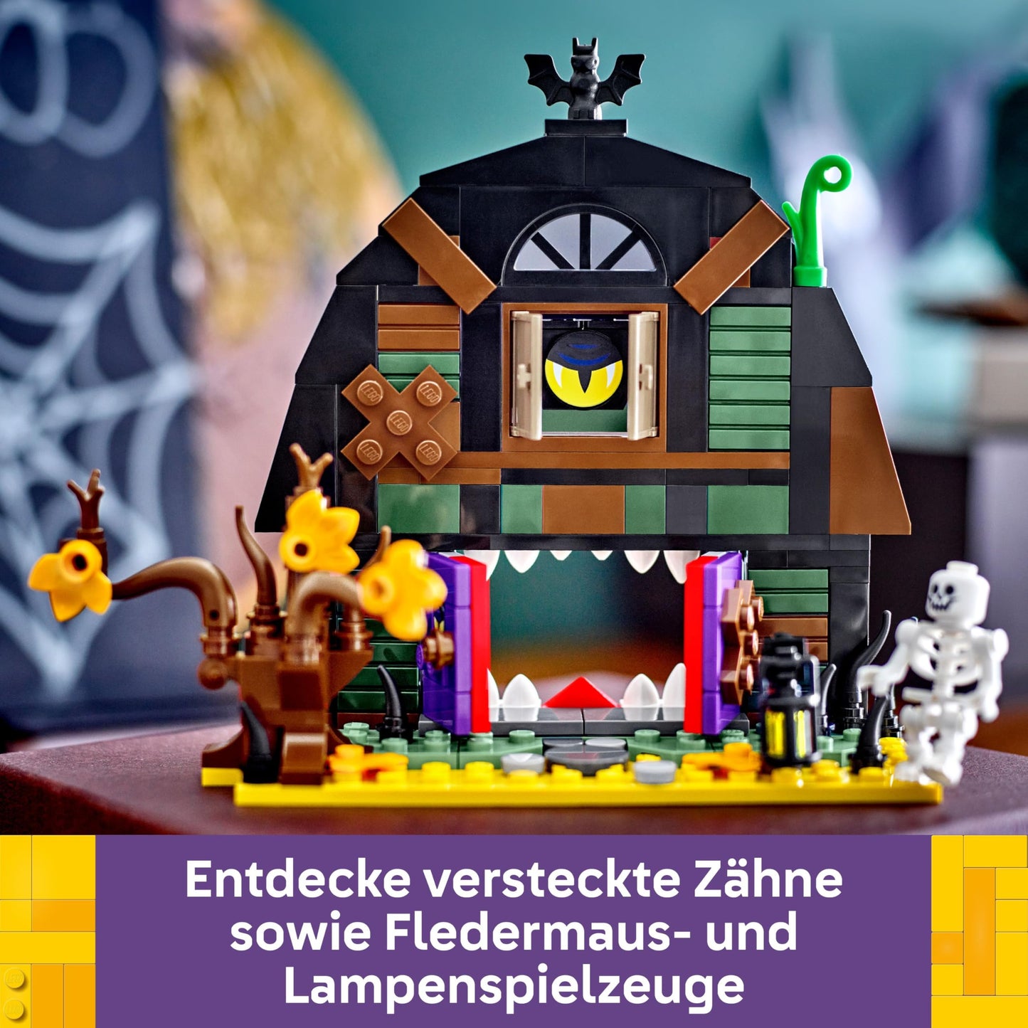LEGO 40721 Set de construcție Halloween Scheună cu 205 piese și minifigurină schelet pentru copii de la 8 ani