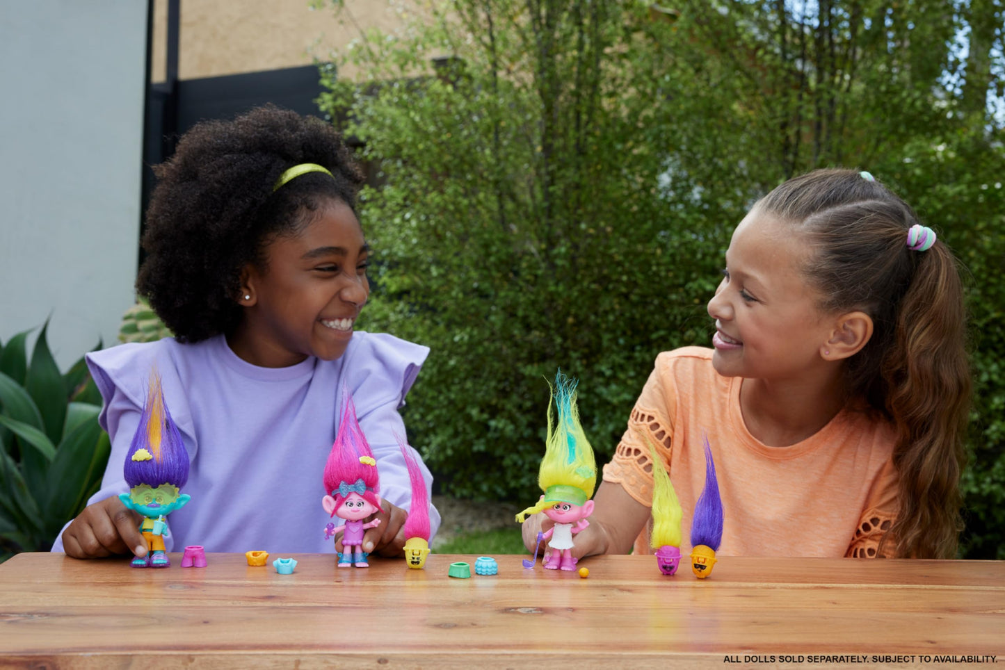 Mattel Trolls 3 - Hair Pops Poppy, păpușă cu păr roz și haine detașabile, accesorii surpriză, inspirată din film, jucărie pentru copii 3+ ani, HNF10