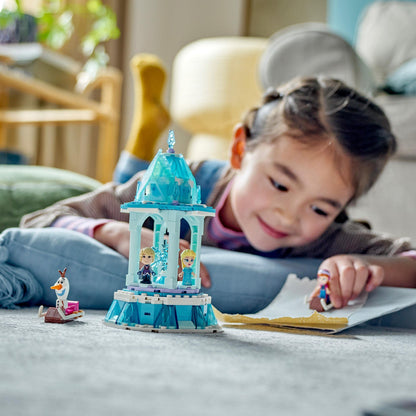 LEGO Disney Princess - Caruselul magic al Annei și Elsei, jucărie inspirată de Palatul de Gheață Frozen, cu 3 figurine iconice și figura lui Olaf 43218