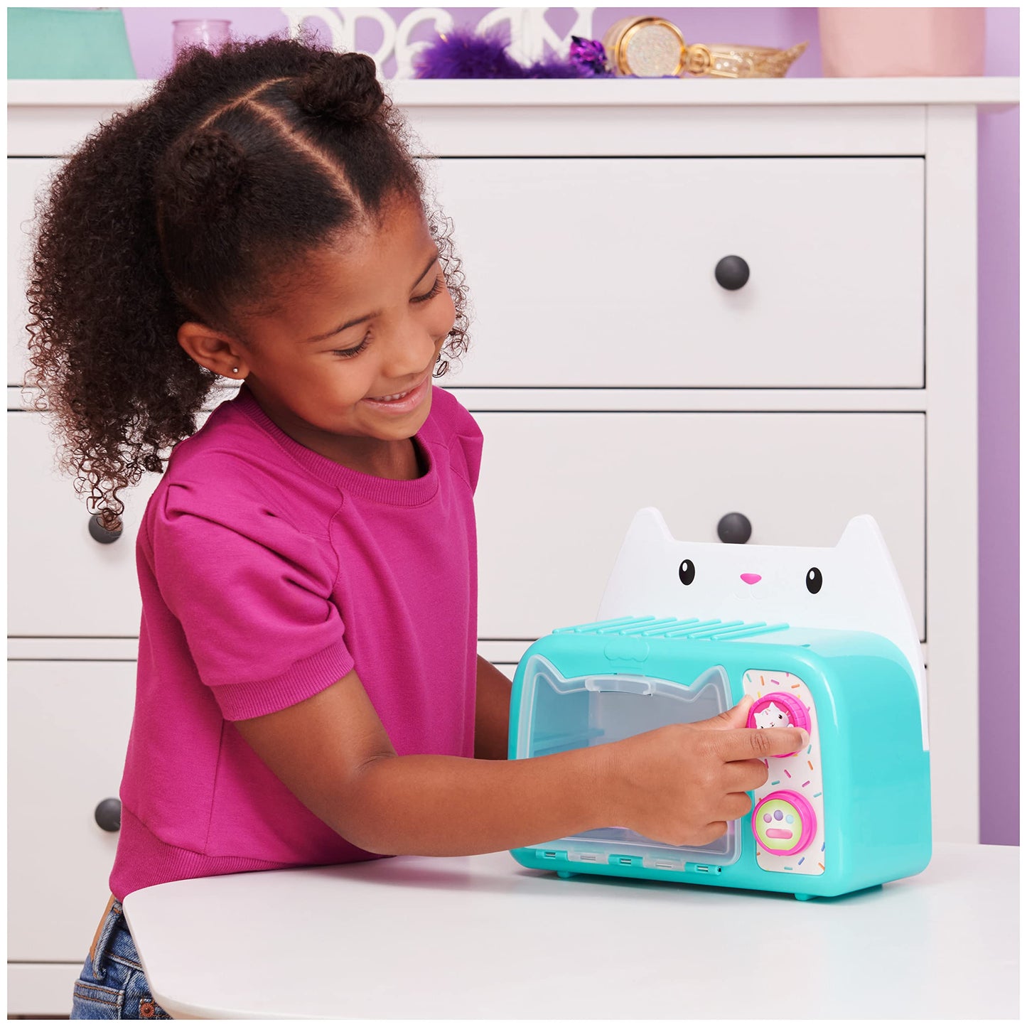 Gabby's Dollhouse, Cakey’s Ofen - Jucărie de rol cu efecte de lumină și sunet, accesorii pentru bucătării de jucărie și alimente, potrivită pentru copii de la 3 ani.