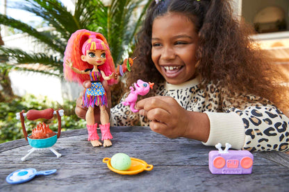 Set papusa Cave Club Wild About BBQs Barbecue Set (Mattel GNL96)