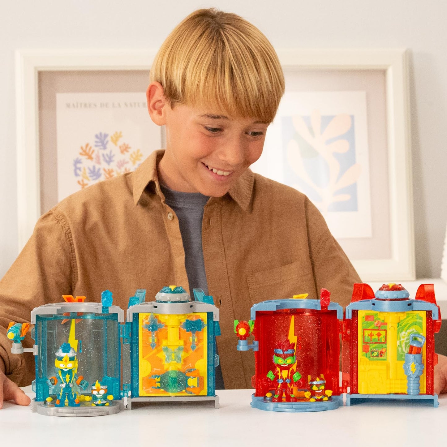 SUPERTHINGS Baza Secretă Kazoom Power, Include 1 Kazoom Kid și 1 SuperThing exclusiv, plus multe Accesorii