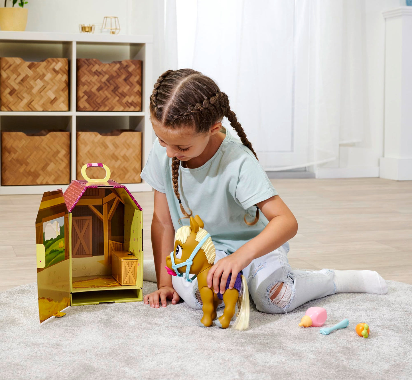 Simba 105950009 Set de joacă Pony Pamper Petz 24 cm cu funcție de băut și udare, mânz cu coadă pieptănabilă, schimbare culoare, animal de companie cu scutec, 11 surprize, pentru fete și băieți de la 3 ani