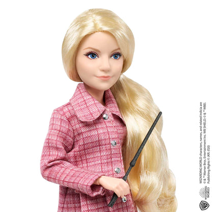 Mattel Harry Potter Luna Lovegood Păpușă de colecție 25 cm cu jachetă tweed, fustă și colanți, inclusiv Quibbler și Spectrespecs, cadou de la 6 ani