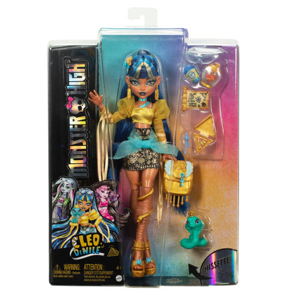 Monster High Cleo De Nile Păpușă în bluză aurie și fustă multilayer, include animal de companie Kobra Hissette și accesorii precum rucsac, gustare și rolă de hârtie, HXH74