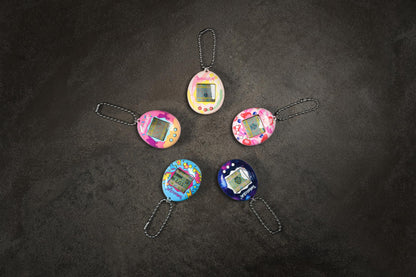 Bandai - Tamagotchi - Tamagotchi Original - Stil Memphis - Animal virtual electronic cu ecran color, 3 butoane și jocuri - Animal interactiv - Jucărie pentru copii de la 8 ani - 42957