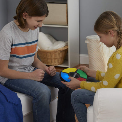Hasbro Simon, Joc de Memorie Electronic Portabil cu Sunete și Lumini pentru Copii de Peste 8 Ani, Culori Asortate