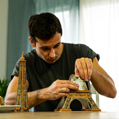 Puzzle 3D Ravensburger 12579 - Turnul Eiffel Night Edition - Model 3D iluminat cu LED, de construit - Recomandat de la 10 ani