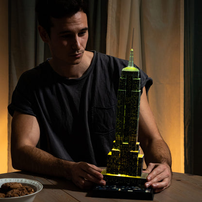 Ravensburger 3D Puzzle Empire State Building Set puzzle 216 piese cu LED de la 10 ani