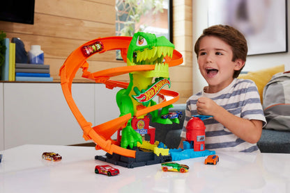 Hot Wheels Set pistă T-Rex, mașină pompieri 1:64, 45 cm