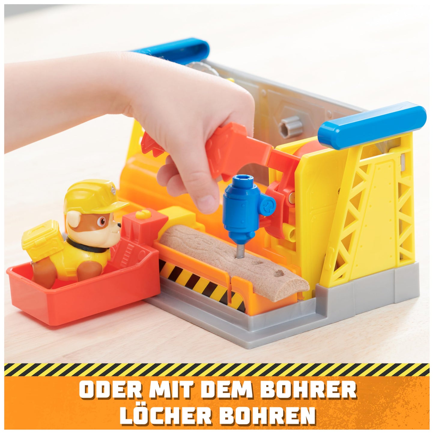 Rubble & Crew - Set de joacă atelier cu 2 accesorii de unelte, 1 figură Rubble, 85g nisip cinetic Build-it și 1 matriță, jucărie pentru copii de la 3 ani