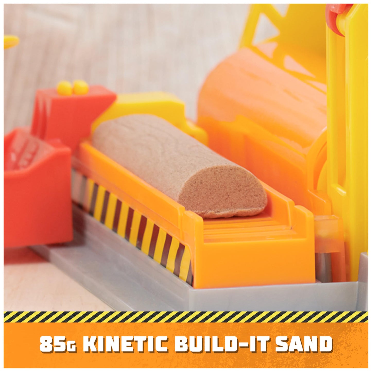 Rubble & Crew - Set de joacă atelier cu 2 accesorii de unelte, 1 figură Rubble, 85g nisip cinetic Build-it și 1 matriță, jucărie pentru copii de la 3 ani