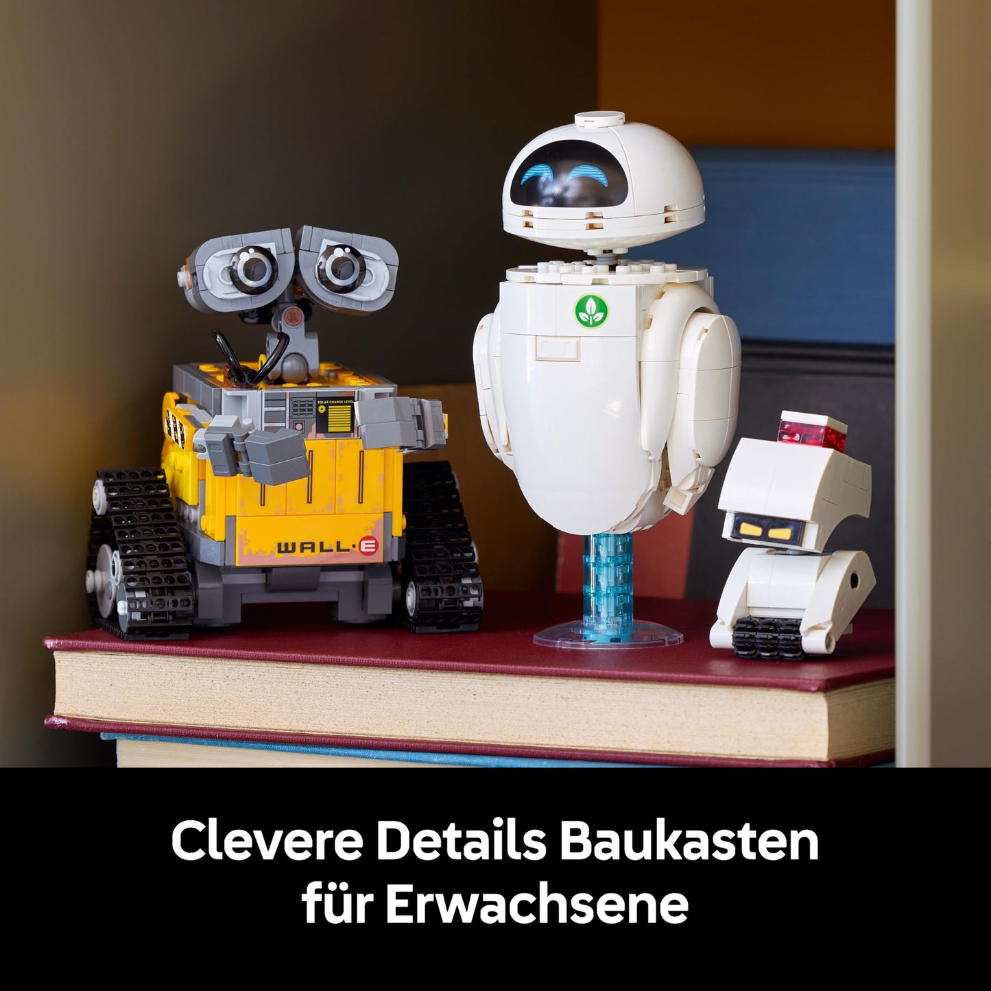LEGO 43279 Disney and Pixar Set de construcție cu roboți WALL-E și EVE 811 piese de la 18 ani