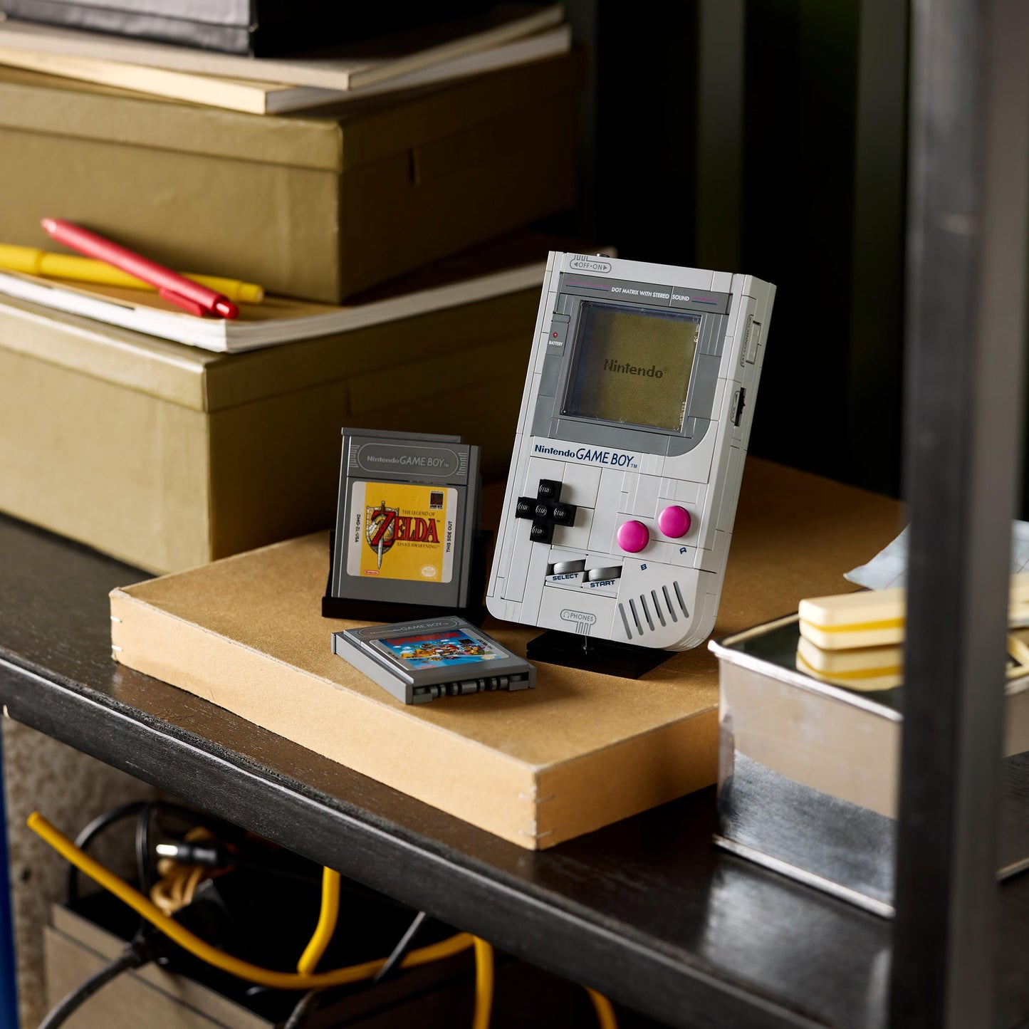 LEGO 72046 Set de construcție Game Boy pentru adulți cu 2 module de joc inclusiv Zelda și suport - Cadou retro pentru fanii jocurilor