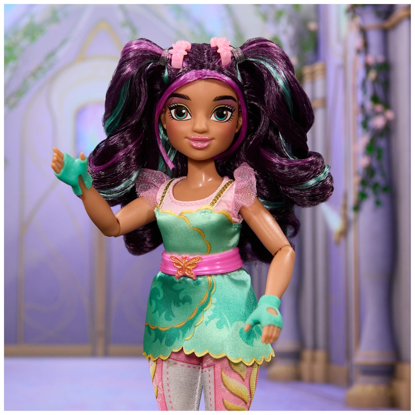 Unicorn Academy Ava Păpușă de îmbrăcat cu păr natural și accesorii 24 cm de la 4 ani