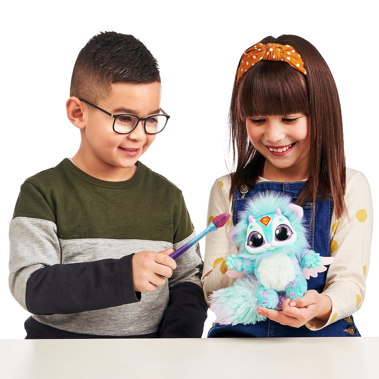 Magic Mixies Cazan Magic Violet cu Nebulă Reală și Jucărie Interactivă de 20 cm, Albastră. Pe cine vei chema?
