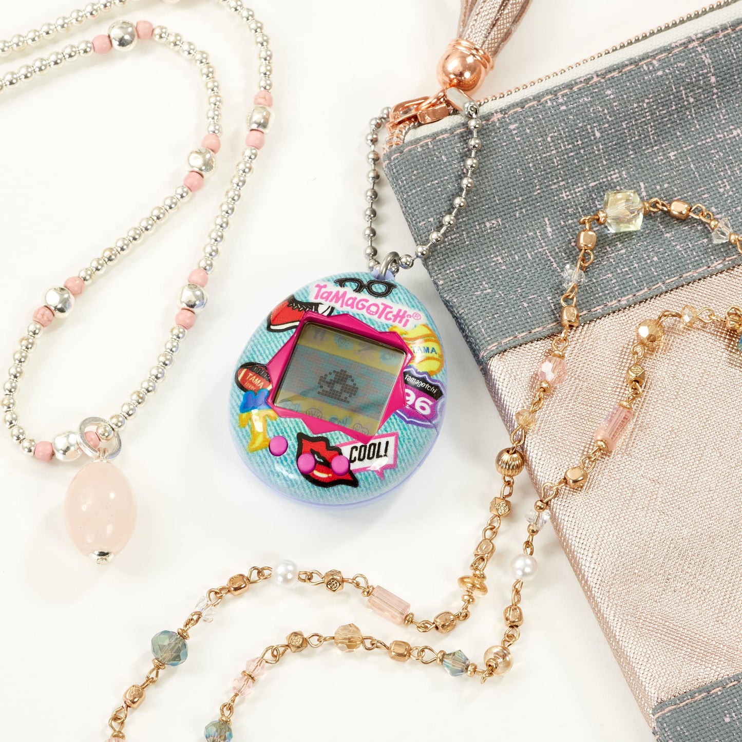 Bandai - Tamagotchi Original - Multă Dragoste - Animal virtual electronic cu ecran color, jocuri - Animal de companie interactiv - Jucărie pentru copii de la 8 ani - 42975