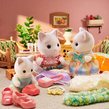 Sylvanian Families 5738 Set de figurină Familie Pisici de Lapte 4 piese 3+ ani