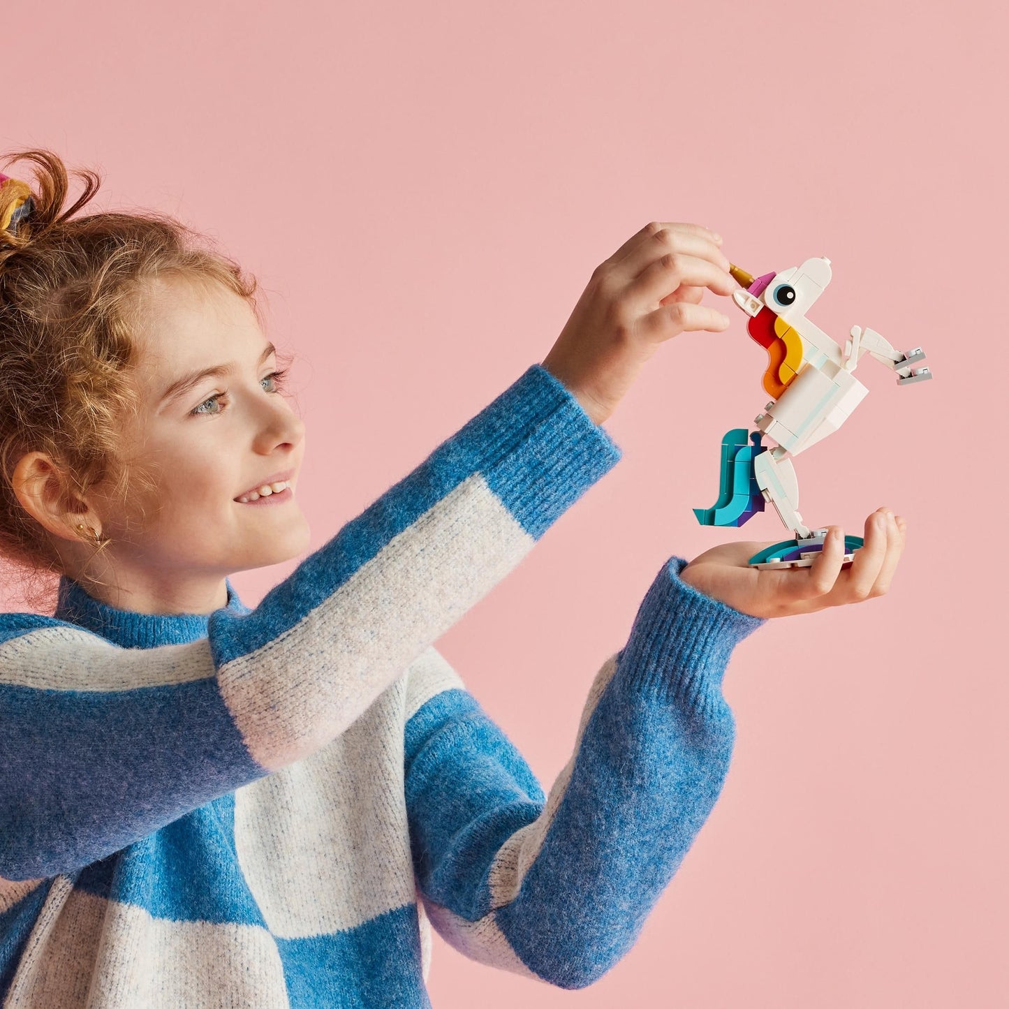 LEGO Creator 3-in-1 Unicorn Magic - Jucărie cu Minifigurine - Figurina de animal se transformă într-un Seahorse sau un Păun - 31140