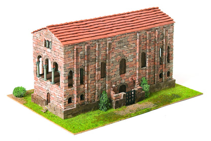 Model asamblat Domus Kits - Romantism 13, Biserică St. María de Naranco, Model cărămizi reale - 8 ani+